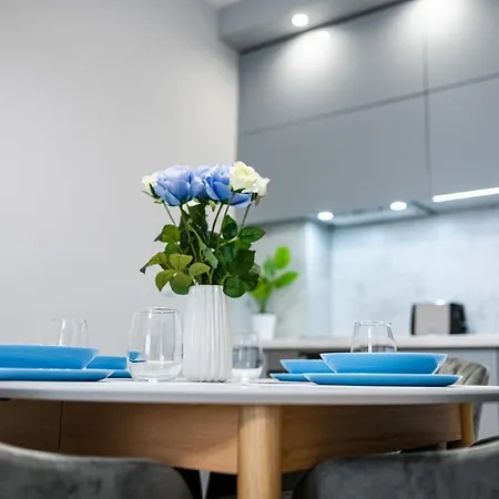 Brand New Downtown * Βάρνα