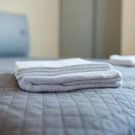 Brand New Downtown 公寓 瓦爾納