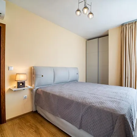 Brand New Downtown Appartamento Varna