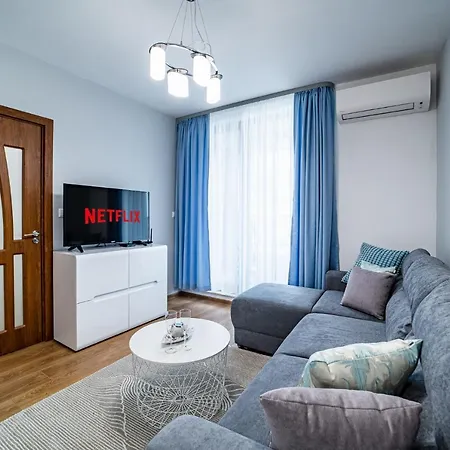 Brand New Downtown Apartmán