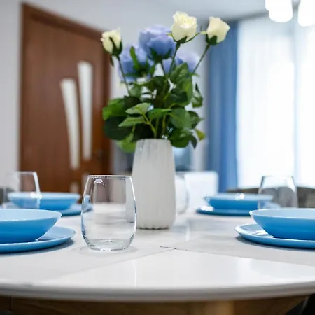 Brand New Downtown Apartmán *